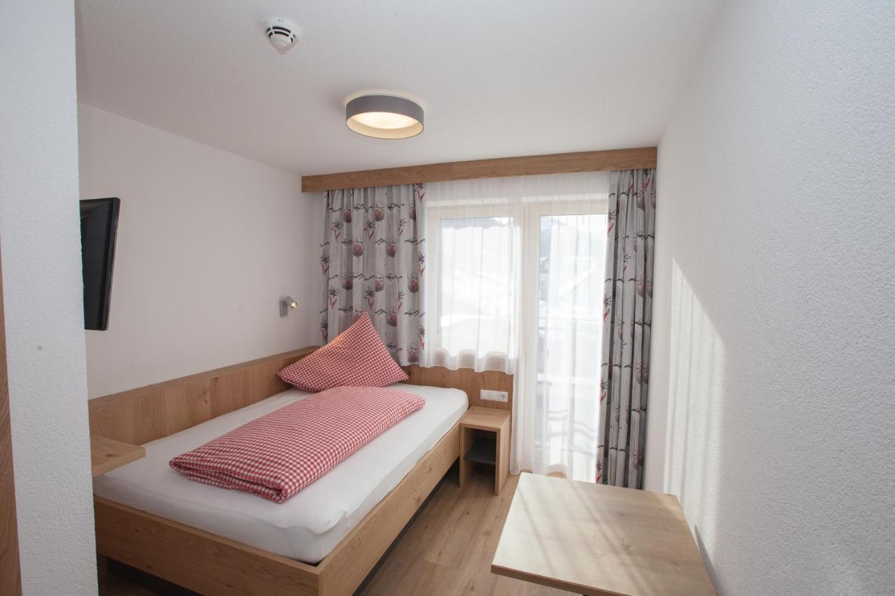 Haus Kuechelspitz Bed and Breakfast Ischgl Exteriör bild